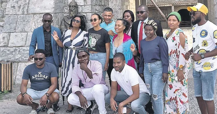 Dünyanın diğer ucundan ‘Kuruluş Osman’ setine izleyici akını!