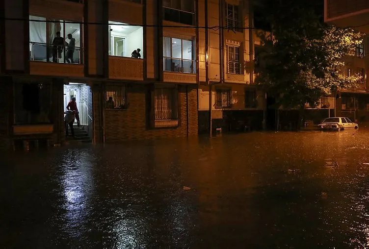 Son dakika: Meteoroloji'den İstanbul ve 6 il için turuncu, 15 ile sarı kodlu uyarı! Esenyurt'ta kuvvetli sağanak su baskınlarına neden oldu