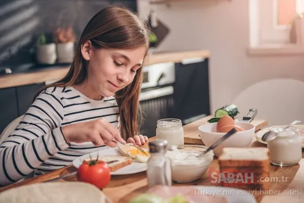 Başarı için hangi besinler tüketilmeli? İşte çocuğunuz için önemli beslenme tüyoları...