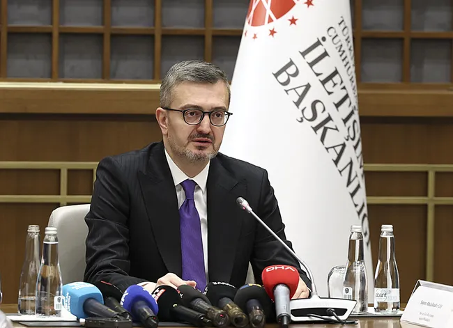cumhurbaskanligi-iletisim-baskani-duran-7den-70e-dezenformasyon-farkindaligi-ilkesini-benimsiyoruz-1770276389921.jpeg Cumhurbaşkanlığı İletişim Başkanı Duran: 7'den 70'e dezenformasyon farkındalığı ilkesini benimsiyoruz