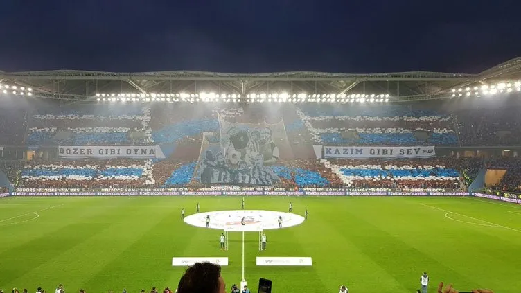 Trabzonspor tribünlerinden müthiş koreografi