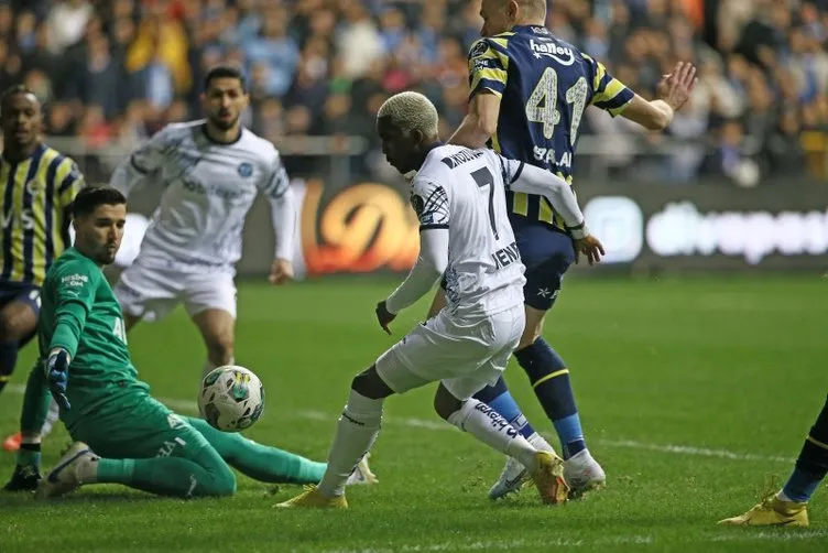Son dakika haberi: Adana Demirspor-Fenerbahçe maçında flaş iptal kararı! Ali Palabıyık o kararla maça damga vurdu...