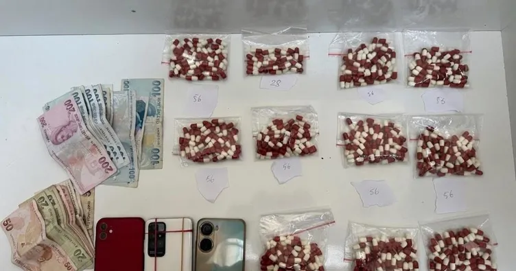 İzmir’de binlerce uyuşturucu ele geçirildi: 74 tutuklama
