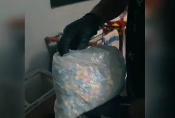72-bin-uyusturucu-hapla-yakaladilar-1788337671696.jpg