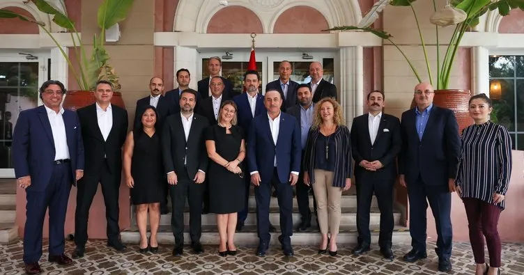 Dışişleri Bakanı Çavuşoğlu, Dubai Türk İş Konseyi ile görüştü