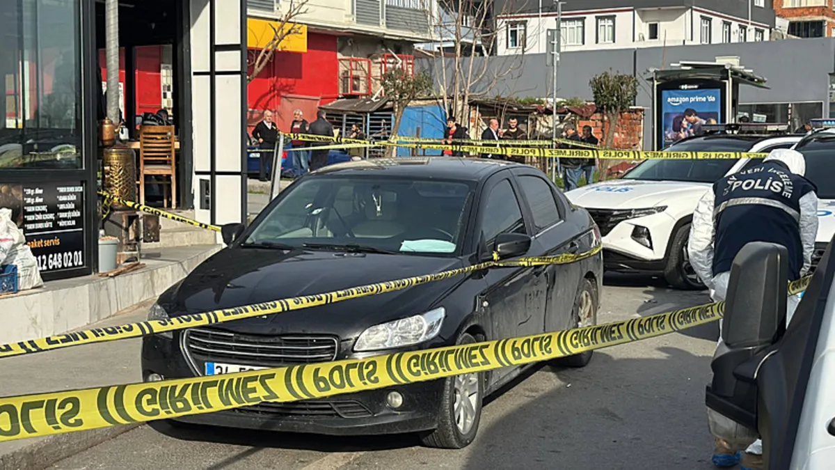 Avcılar’da otomobile silahlı saldırı: Sürücü yaralandı! Avcılar’da otomobile silahlı saldırı: Sürücü yaralandı!