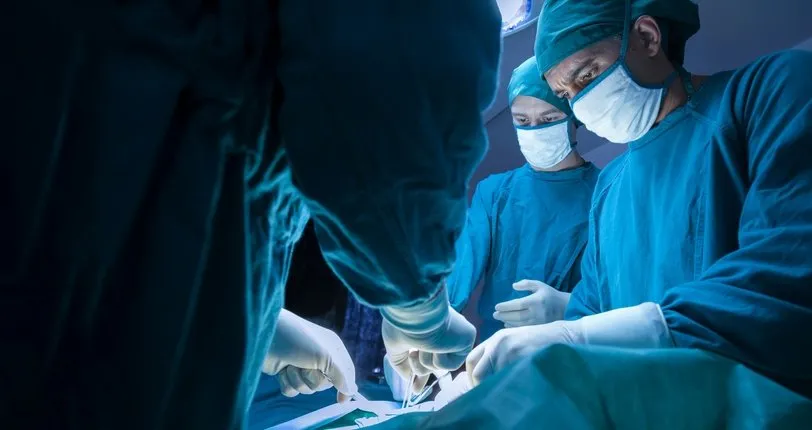 Doktorları şoke eden vaka! 4 yıl "dışkısını" kusarak yaşadı: 70 kilodan 41'e düştü! Meğer bağırsakları...