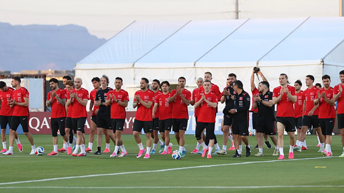 A Milli Futbol Takımı oyuncuları Arizona'da taraftara açık antrenmanda görülüyor.
