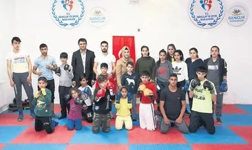 Mültecilere spor eğitimi