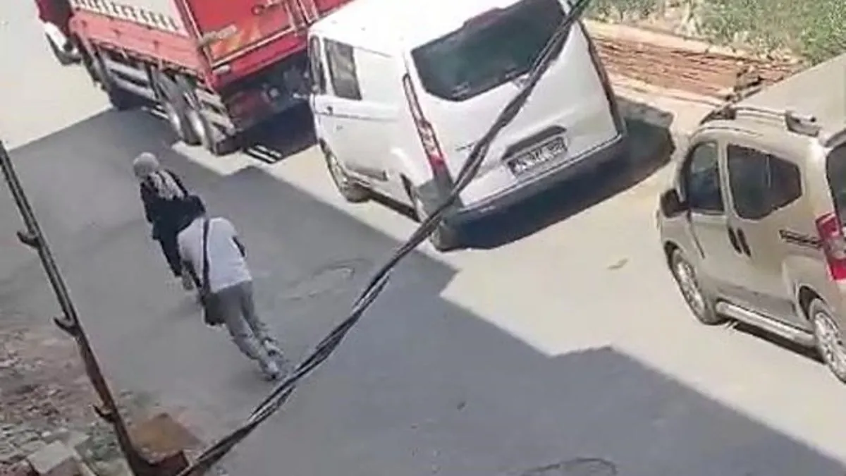 Arnavutköy'de dehşet!  Eşini sokak ortasında öldürdü