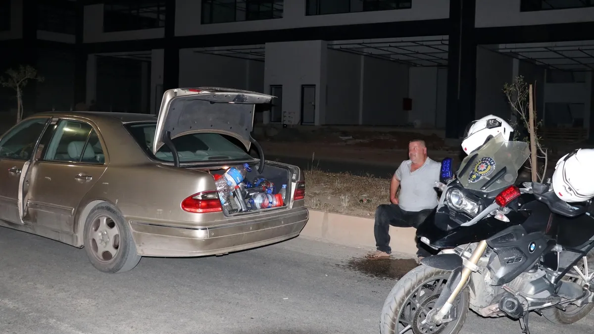 Antalya’da akılalmaz olay: Polisten kaçan sürücü ehliyetsiz çıktı! ‘Benim hatam’ Antalya’da akılalmaz olay: Polisten kaçan sürücü ehliyetsiz çıktı! ‘Benim hatam’