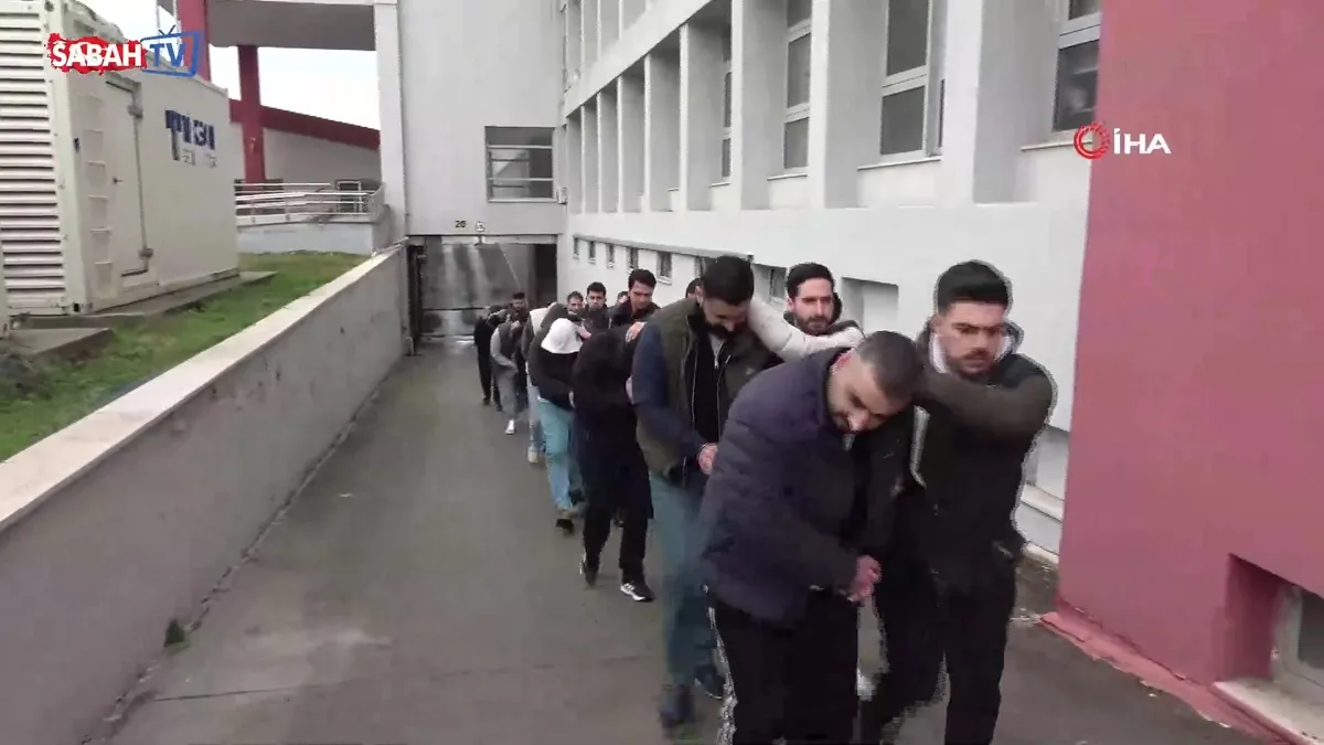 Adana merkezli 6 ilde yasadışı bahis operasyonu: 13 kişi tutuklandı | Video videosunu izle Adana merkezli 6 ilde yasadışı bahis operasyonu: 13 kişi tutuklandı | Video videosunu izle