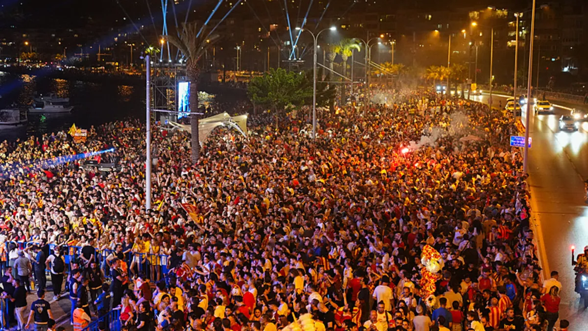 Göztepe 99. yaşını büyük bir coşkuyla kutladı Göztepe 99. yaşını büyük bir coşkuyla kutladı