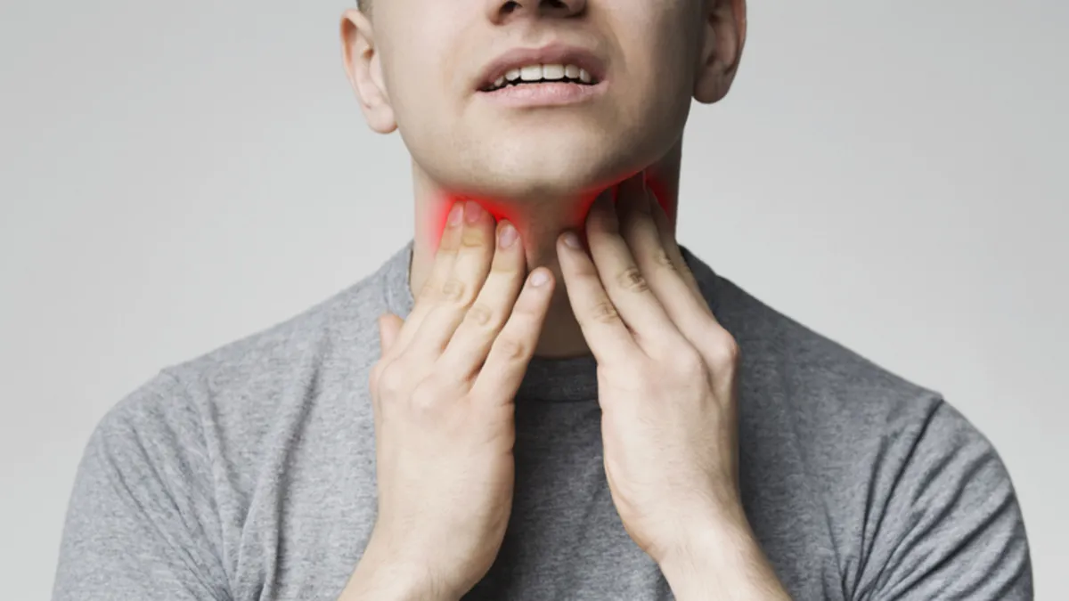 Tedavi edilmezse kalıcı hasar bırakıyor! Uzmanı uyardı: “Boğaz ağrısını hafife almayın” Tedavi edilmezse kalıcı hasar bırakıyor! Uzmanı uyardı: “Boğaz ağrısını hafife almayın”