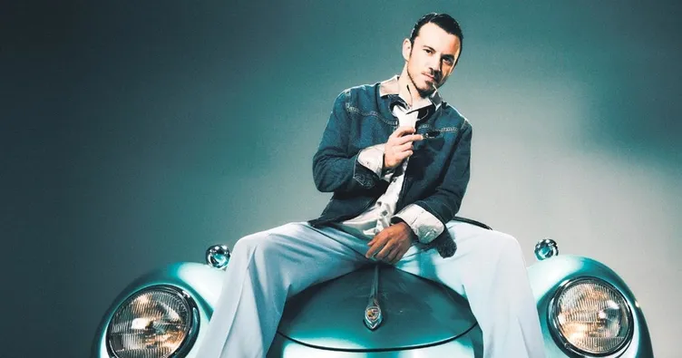 Gezilerinde çektiği görüntüleri klibinde kullandı