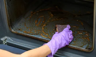 Fırındaki yağ kalıntılarını anında temizliyor! Yarım su bardağı yağları söküp atıyor…