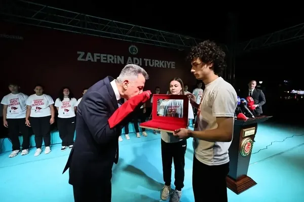 izmir-15-temmuza-hazir-iste-gun-gun-program-1783602007570.jpg