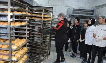 Bilecik’te meslek lisesi öğrencileri günde 10 bin ekmek üretiyor