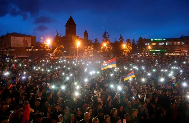 Ermenistan'da sular durulmuyor!