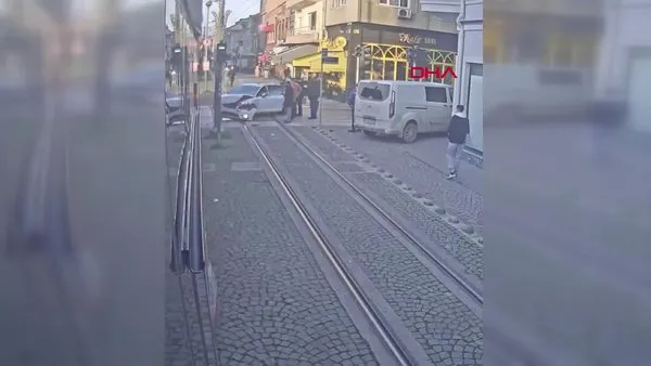 SON DAKİKA: Otomobille tramvayın çarpıştığı kaza anı görüntüleri ortaya çıktı