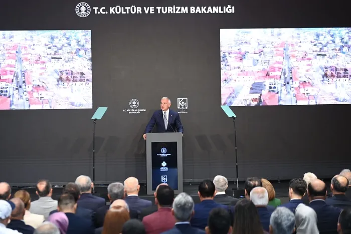 bakan-ersoy-duyurdu-11-ilde-tarih-yeniden-ayaga-kalkiyor-kulturel-mirasa-34-milyar-liralik-ihya-seferberligi-1789547259494.jpeg