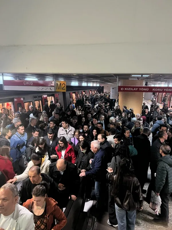ankara-metrosu-yine-alarm-verdi-sabah-saatlerinde-ulasim-felc-oldu-1777966556919.jpg