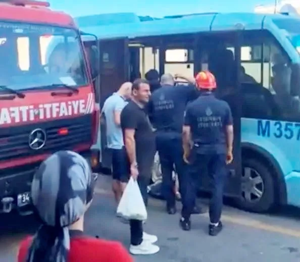 yolcu-minibusu-ile-iett-otobusu-carpisti-6-arac-hasar-gordu-1786119195425.jpg