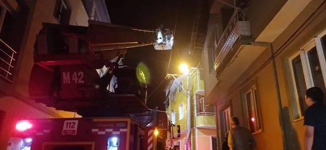 Gemlik’te korkutan yangın: Dumandan etkilenen 2 kişi hastaneye kaldırıldı