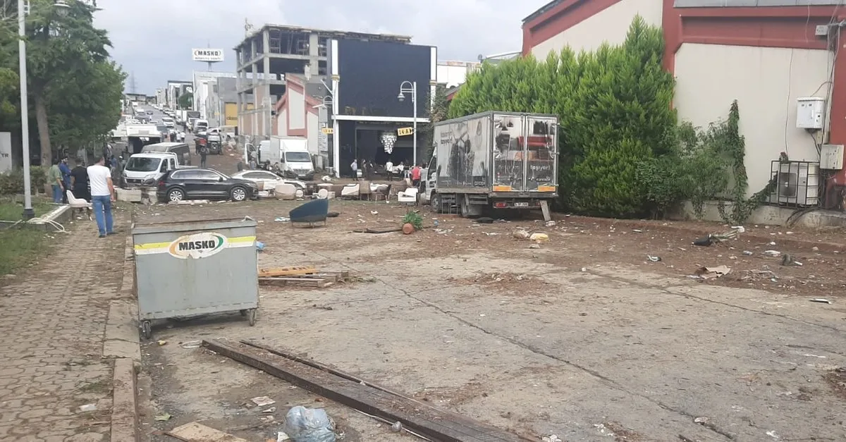 İstanbul'u sel vurdu! MASKO Mobilyacılar Sitesi'nde selin geldiği