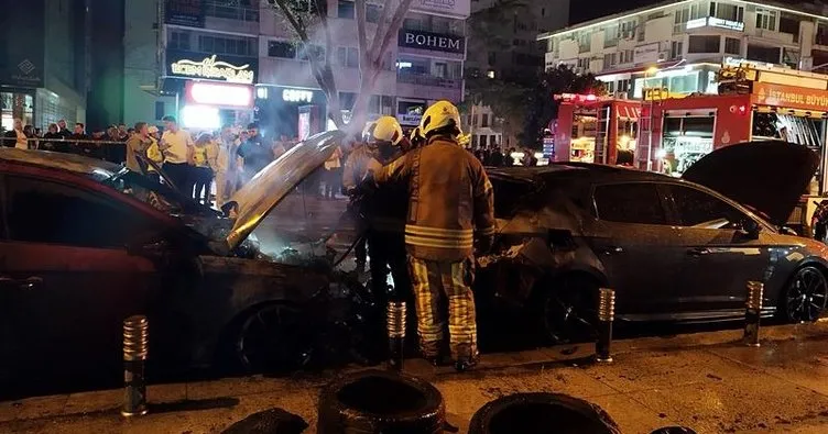 Kadıköy’de park halindeki 2 otomobil alev alev yandı