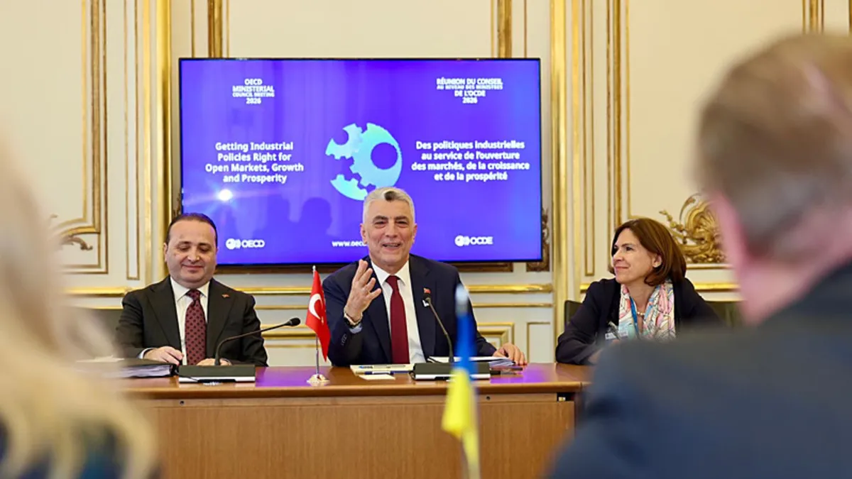 Bakan Bolat’tan Paris’teki OECD toplantısında önemli temaslar Bakan Bolat’tan Paris’teki OECD toplantısında önemli temaslar