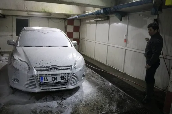 Bolu'da araçlar çamura bulandı