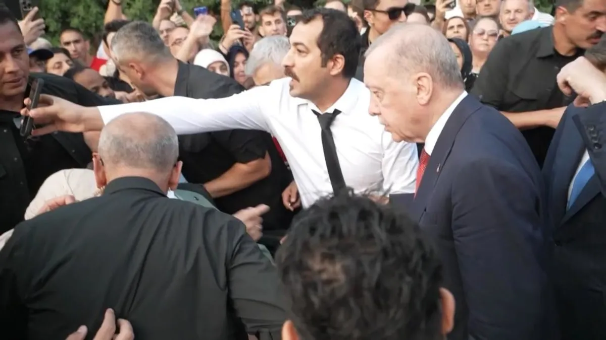 Başkan Erdoğan'dan Samsun'da engelli gence duygulandıran jest: Otobüsünü durdurup yanına gitti!