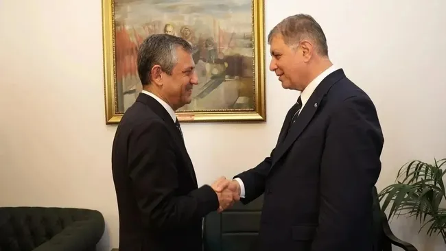 Özgür Özel'e İzmir şoku! Cemil Tugay kararını açıkladı