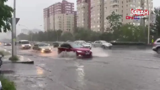 Ankara'da sağanak etkili oldu: Caddeler suyla doldu, araçlar sürüklendi! | Video