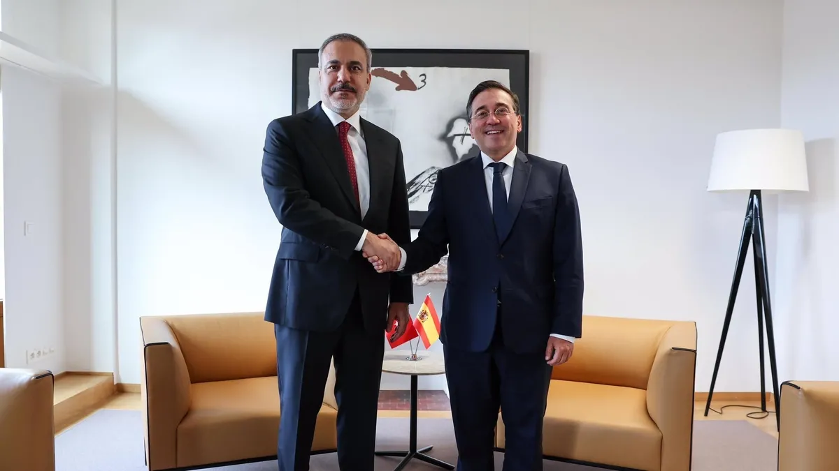 Bakan Fidan, İspanyol mevkidaşı Albares ile bir araya geldi Bakan Fidan, İspanyol mevkidaşı Albares ile bir araya geldi