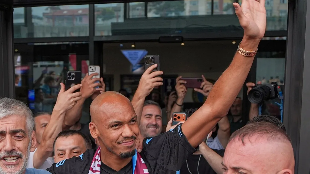 SON DAKİKA | Trabzonspor, Fabinho'yu açıkladı! Brezilyalı yıldız şehre geldi...