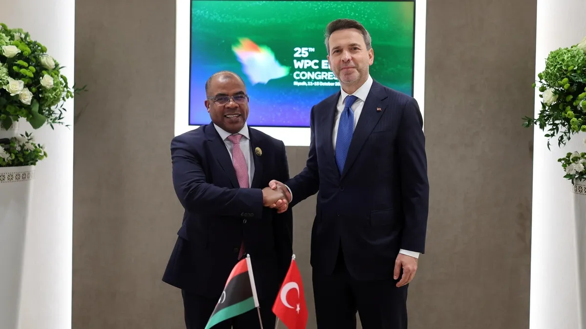 Bakan Bayraktar, Libyalı mevkidaşı Abdulsadek ile görüştü