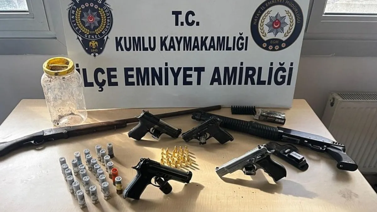 Hatay’da toprağa gömülü silahlar ele geçirildi Hatay’da toprağa gömülü silahlar ele geçirildi