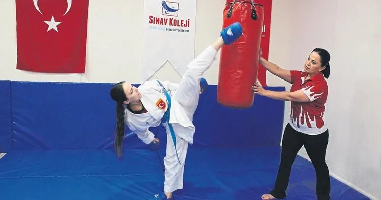 Karateci anne-kız