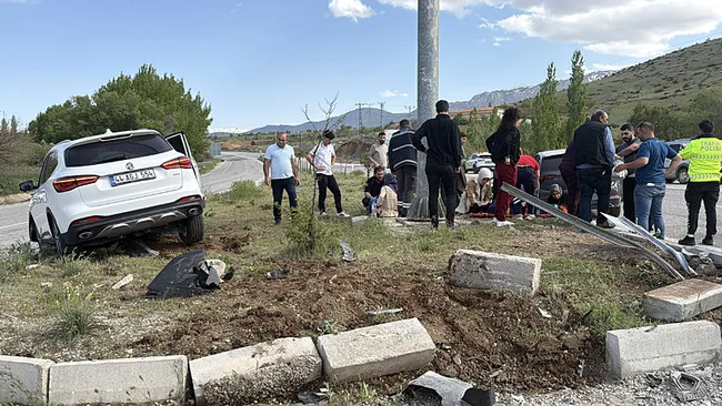 malatyada-iki-otomobil-carpisti-3-kisi-yaralandi-1778686295810.jpeg