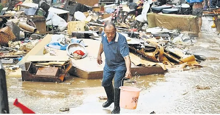 Çin’de sel sonrası yılan paniği