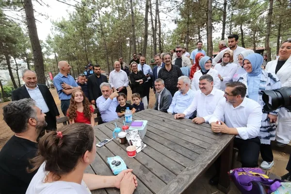 ak-parti-istanbulun-yuz-yuze-100-gun-ziyaretleri-suruyor-1660470067696.jpg
