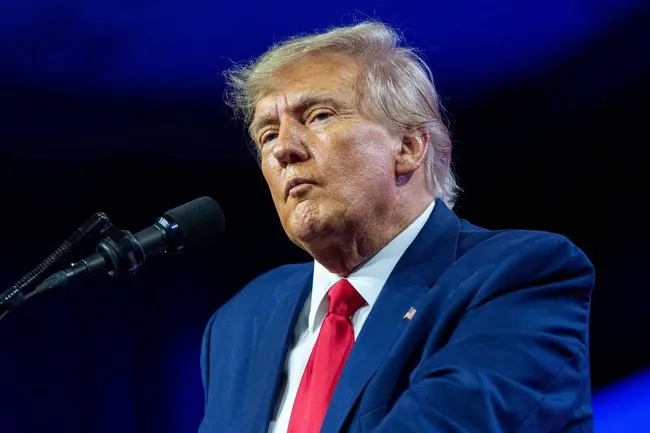 Trump’tan FED Başkanı Powell’a sert sözler: Bir morona sahibiz