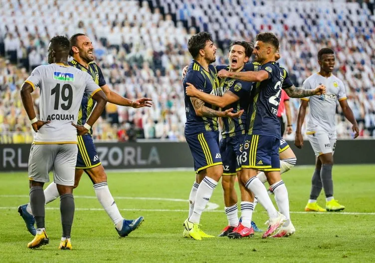 Kadıköy’de maçın önüne geçen görüntü! Hasan Ali Kaldırım ve Emre Belözoğlu...