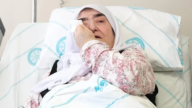 sivasta-saskinlik-yaratan-olay-gogsunden-7-kilo-750-gramlik-tumor-cikarildi-1778597690530.jpeg