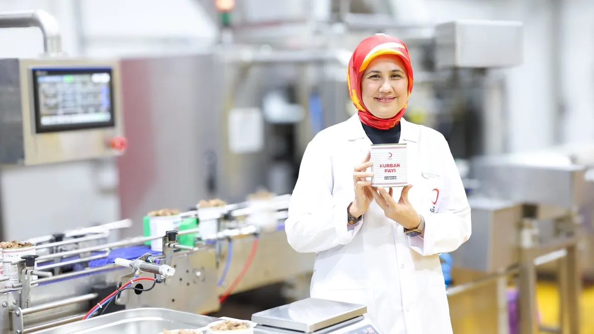 Türk Kızılay Genel Başkanı Yılmaz, Kurban bayramı öncesi İzmir’de et kombina tesisini ziyaret etti Türk Kızılay Genel Başkanı Yılmaz, Kurban bayramı öncesi İzmir’de et kombina tesisini ziyaret etti