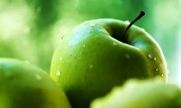 Tuz serpilmiş 1 dilim yeşil elma o sorunu ortadan kaldırıyor