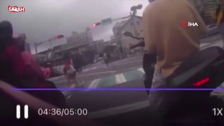Tayvan'da kırmızı ışıkta geçen araç dehşet saçtı: 3 ölü, 13 yaralı! İşte o anlar... | Video
