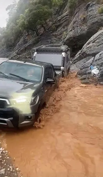 Meteoroloji sarı kodlu uyarmıştı: 4 kenti su bastı! İzmir, Çanakkale, Muğla, Tekirdağ’da son durum